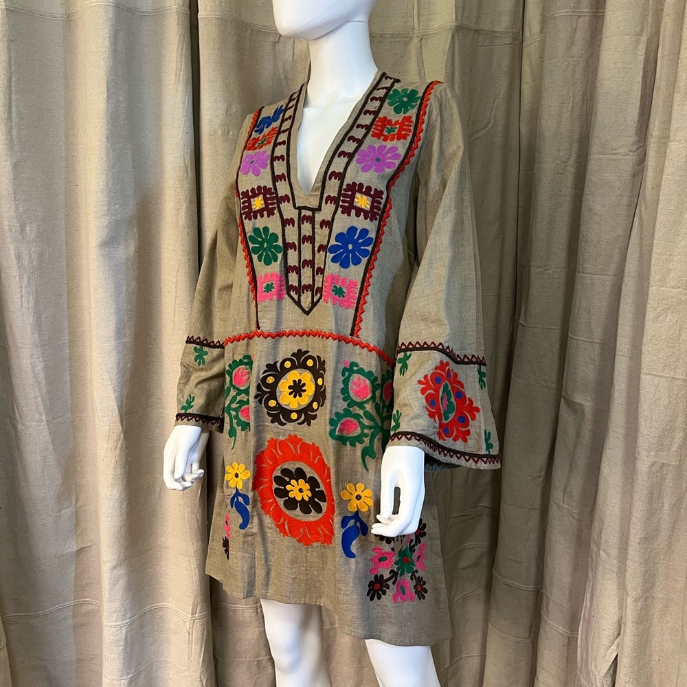 Ivy Jane Embroidered Dress Size Small
